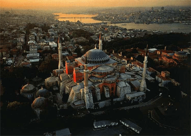 Ayasofya dolup taşıyor...