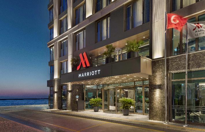 İzmir Marriott ikinci yılını ödüllerle kutluyor