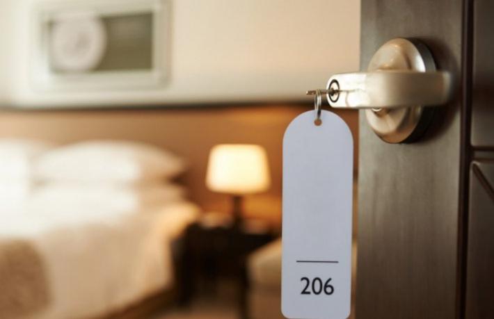 Rus turist otel odasında ölü bulundu