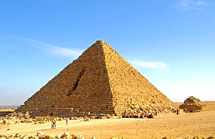 4500 yıllık piramidi granitle kaplayacaklar... Mısır'da restorasyon tartışması