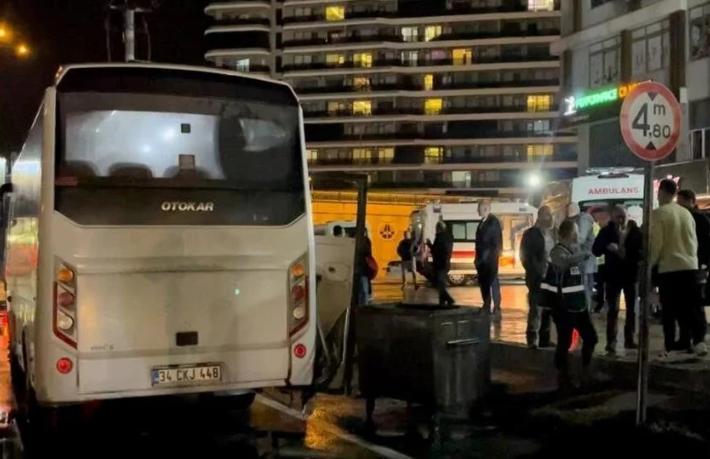 Bursa'da tur otobüsü kazası... 1’i ağır 10 turist yaralı