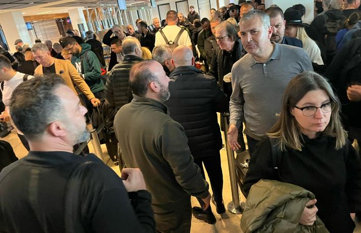Havalimanında saatlerce bekletilen Türk turizmcilerden Almanya'ya tepki