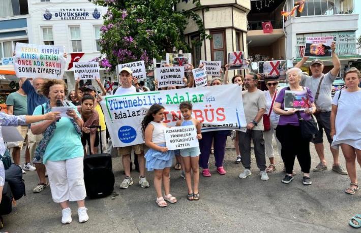 Adalar Sivil İnisiyatifi, İETT'nin adalara minibüs kararına protesto