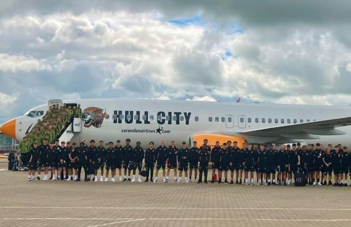 Hull City, Corendon Airlines'ın kaplan girdirmeli uçağıyla İstanbul'a geldi