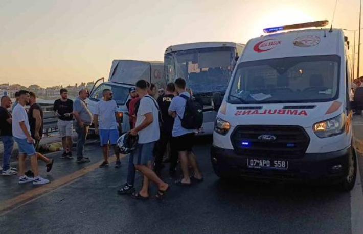 Antalya’da tur midibüsü kazası... Turist rehberi hayatını kaybetti