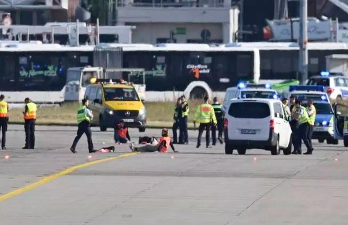 Almanya’da iklim protestosu: Dört havalimanında uçuşlar aksadı