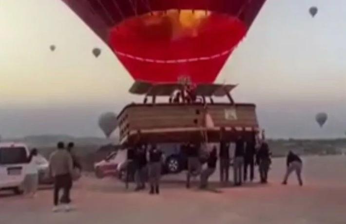 Kapadokya'da sıcak hava balonu ile otomobil çarpıştı