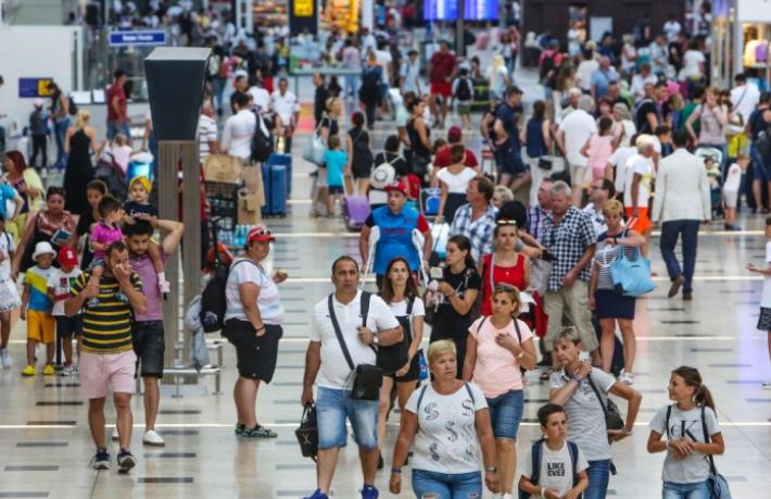 Türkiye'ye 8 ayda ne kadar yabancı turist geldi?