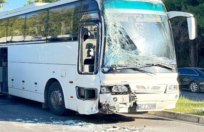 Otel servisi su tankerine çarptı... Bir kişi yaralandı