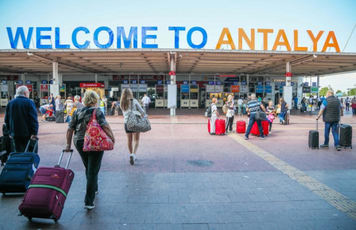 Antalya, 10 ayda 16 milyon turist sayısını aştı