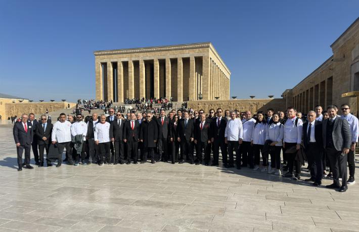 Ankaralı turizmciler Atatürk'ün huzuruna çıktı