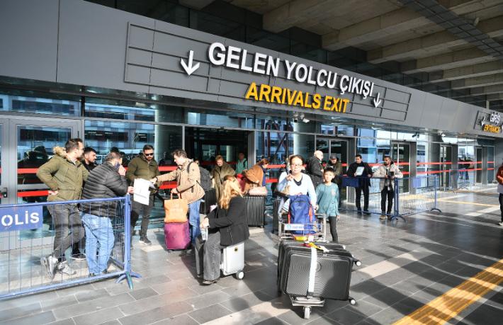 Erciyes Kayak Merkezi'ne kış sezonunun ilk turistleri geldi