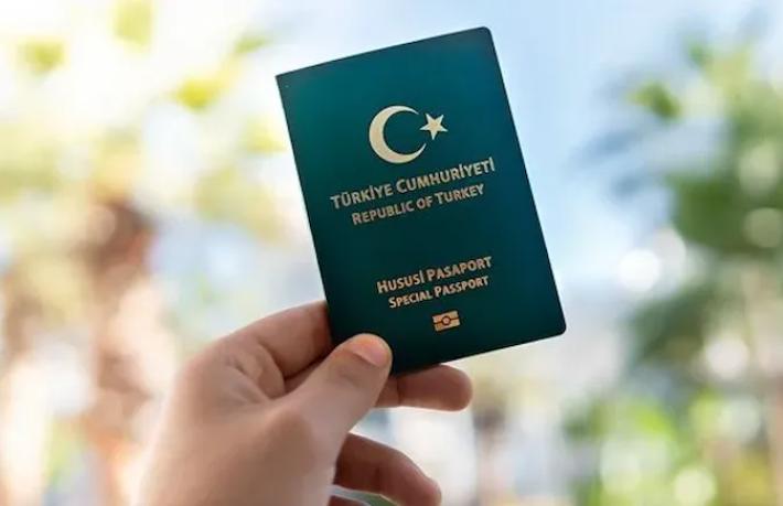 Yeşil pasaportlara 'ön vize şartı geliyor' iddiasına açıklama... Türkiye etkilenmeyecek