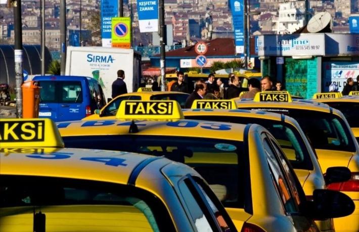 Taksicilerle işbirliği yapıp turistleri çarpan çete çökertildi