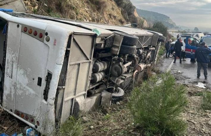 Aydın'da festivale giden tur minibüsü devrildi... Çok sayıda yaralı var