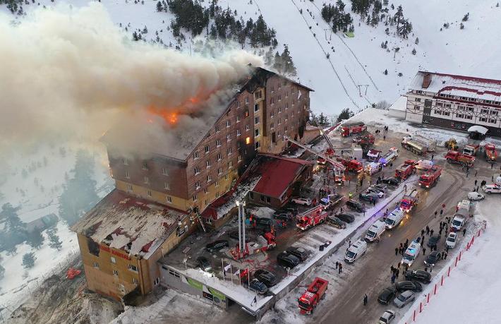 Otel yangını komisyonunda kimler yer alıyor?