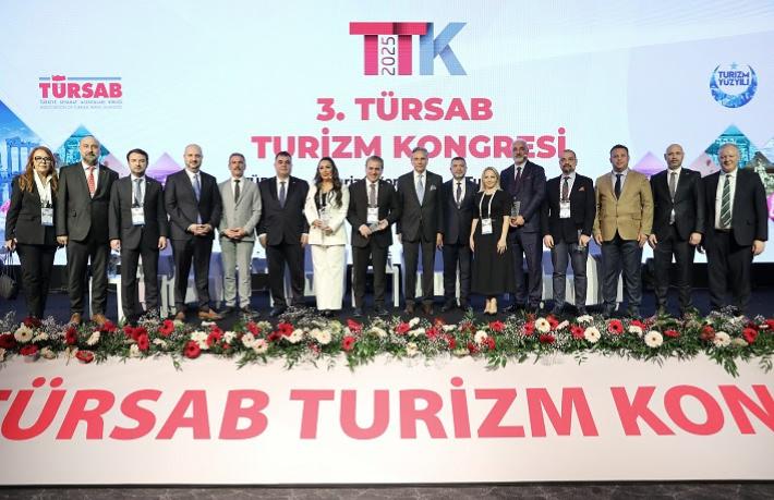 TÜRSAB Turizm Kongresi’nin ilk gününde turizmin geleceğine ışık tutuldu

 