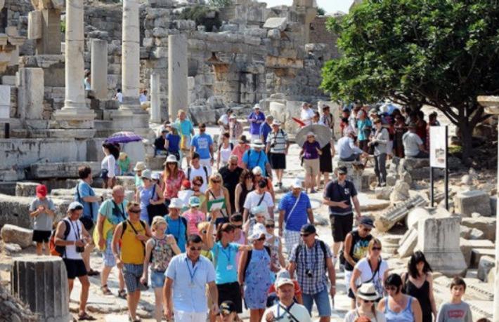 Son üç yılın rekoru... İzmir'e gelen turist sayısı yüzde 25 arttı