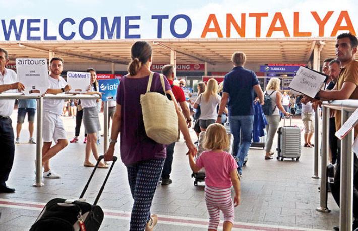 Antalya'ya gelen yabancı ziyaretçi sayısı azaldı