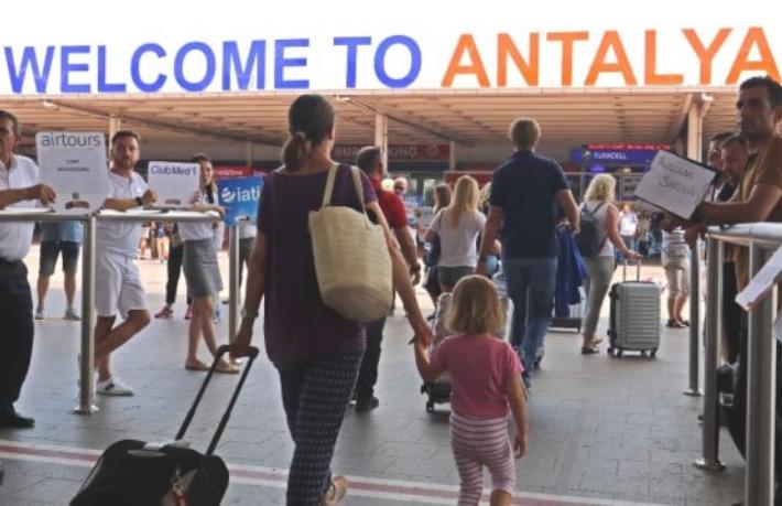 Santorini'den kaçan turist Antalya'ya sığındı