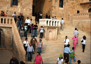 Mardin, turist akınına uğruyor...