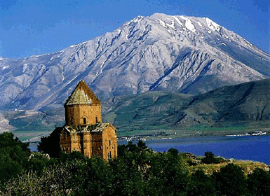 Akdamar Adası, ışıklandırıldı...