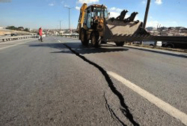 Tatilcileri bezdiren duble yol çalışması...