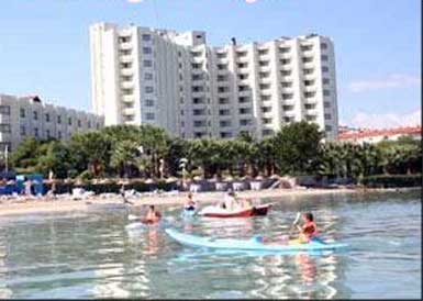 İzmir'in simgelerinden Boyalık Otel'i, Özkardeş Grubu satın aldı...