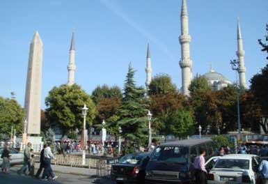 Sultanahmet Meydanı, araç trafiğine kapatıldı...