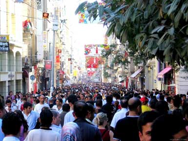 Günay, "İstanbul 20 milyon turisti kaldırmaz"... 